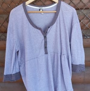 We the Free top size XL